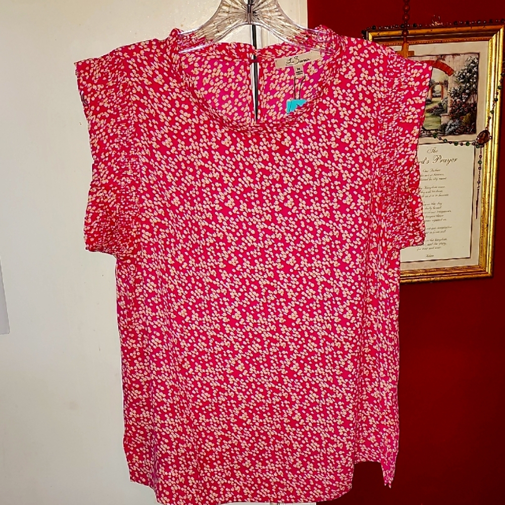 Women's RED AND WHITE FLORAL PATTERN SHORT SLEEVE BLOUSE.